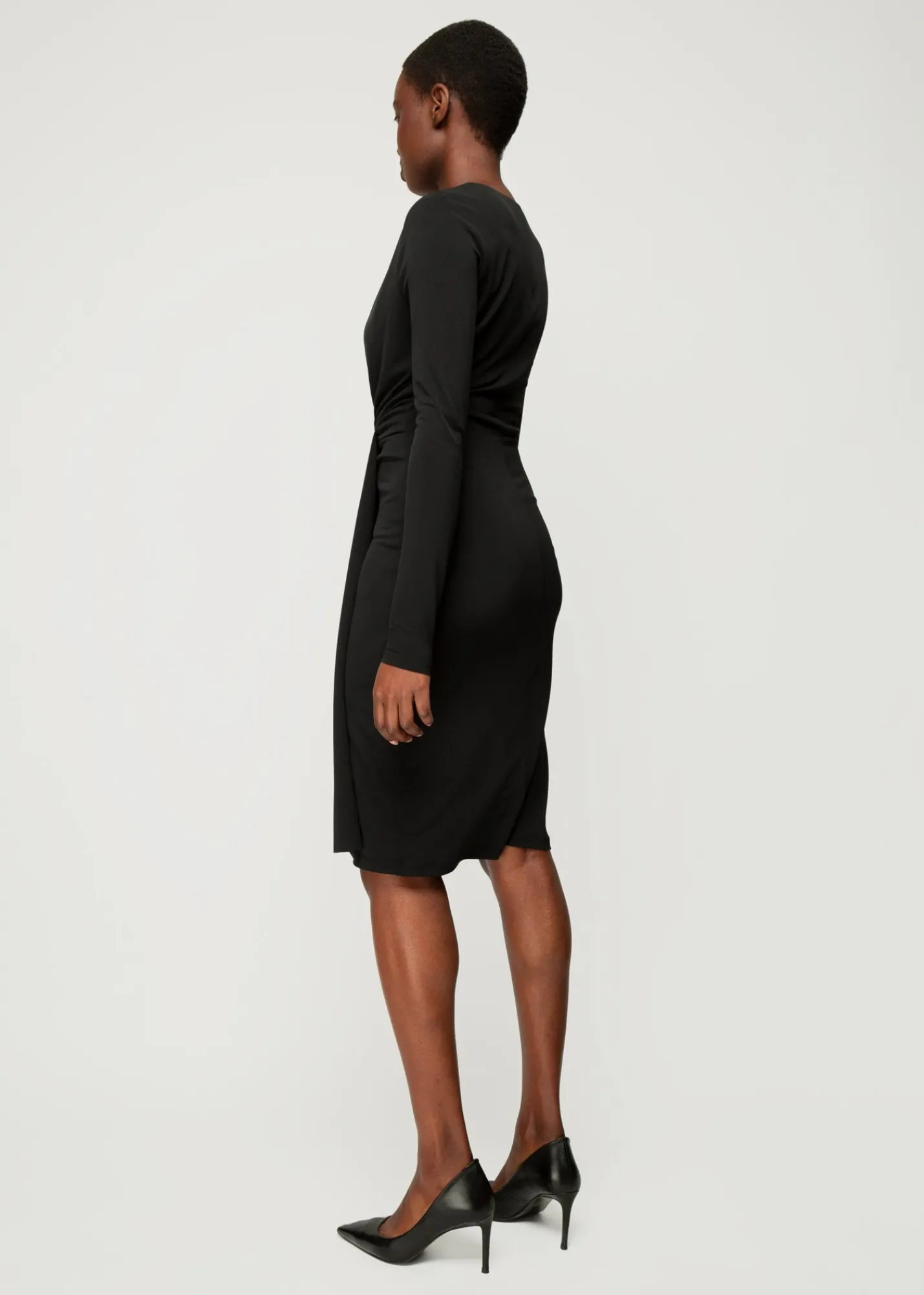 crepe_jurk_met_drapering_3.webp Crepe Jurk Met Drapering*Vanilia Best Sale