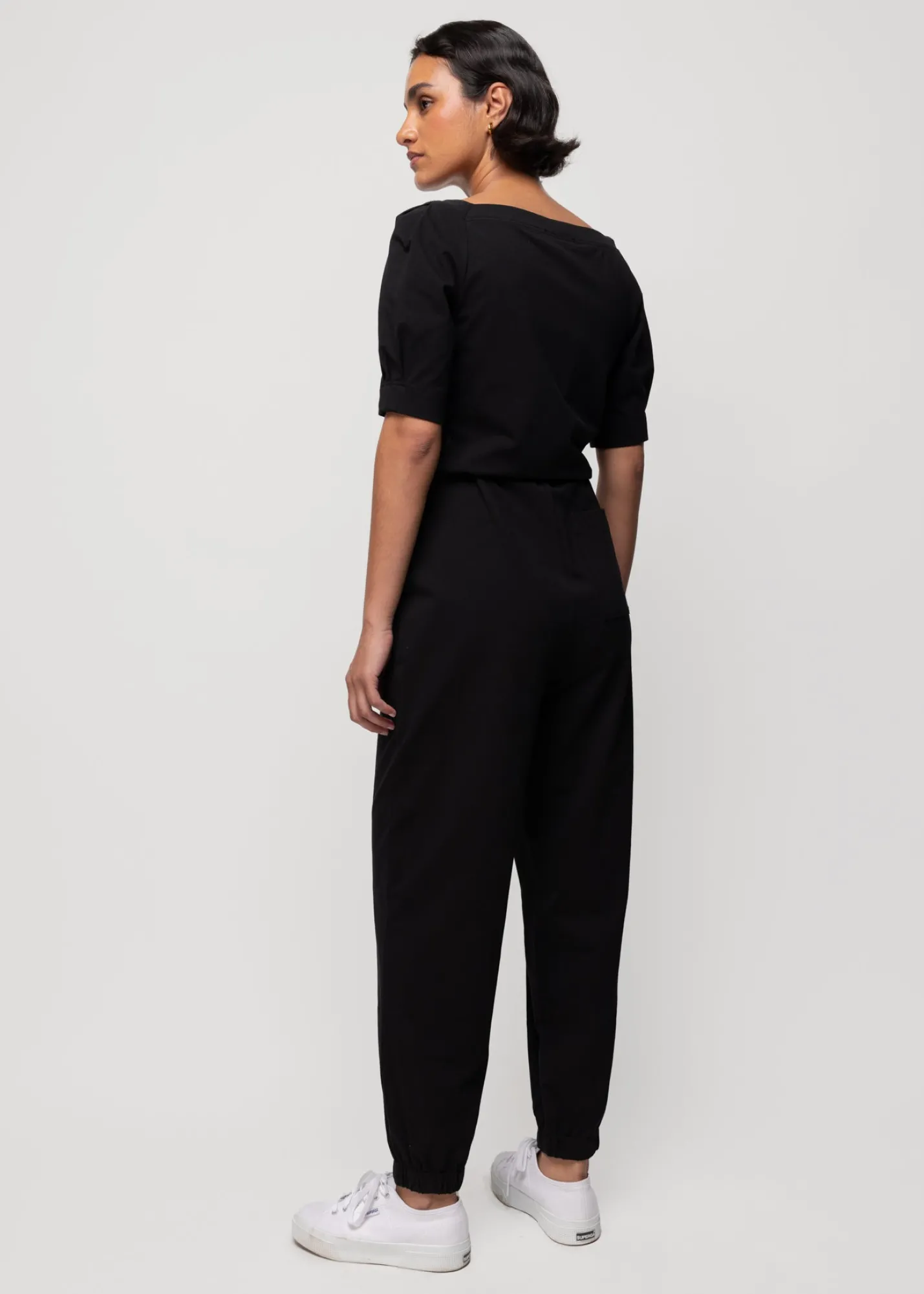 katoenen_jumpsuit_met_vierkante_hals_2.webp Katoenen Jumpsuit Met Vierkante Hals*Vanilia Store
