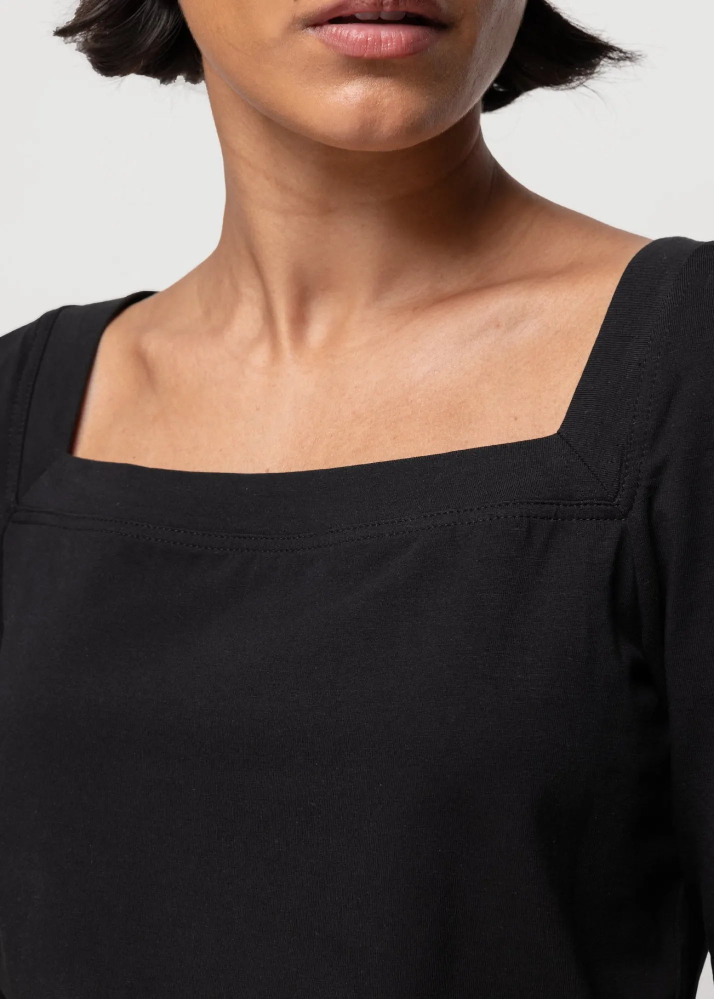 katoenen_jumpsuit_met_vierkante_hals_3.webp Katoenen Jumpsuit Met Vierkante Hals*Vanilia Store