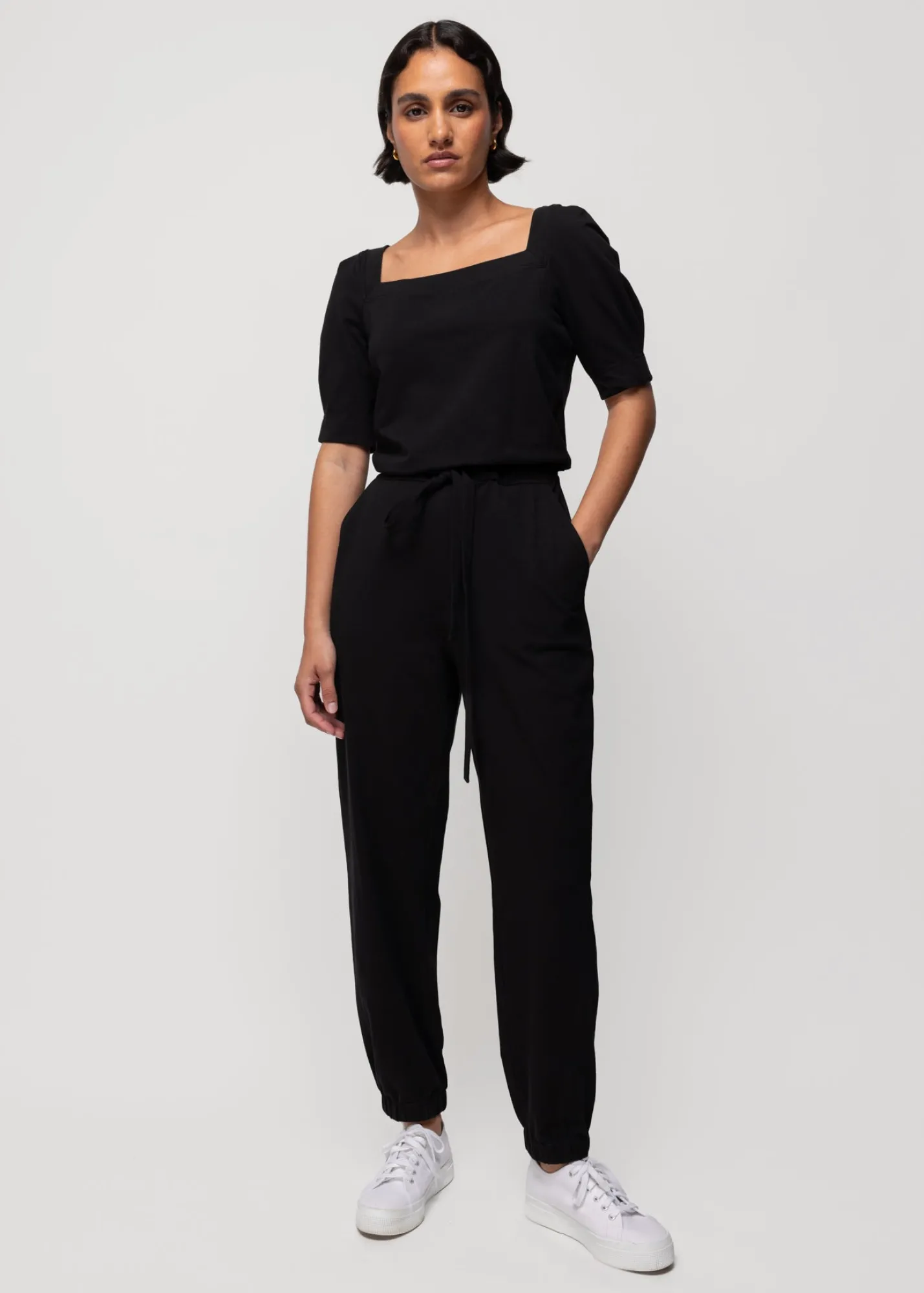 katoenen_jumpsuit_met_vierkante_hals_5.webp Katoenen Jumpsuit Met Vierkante Hals*Vanilia Store