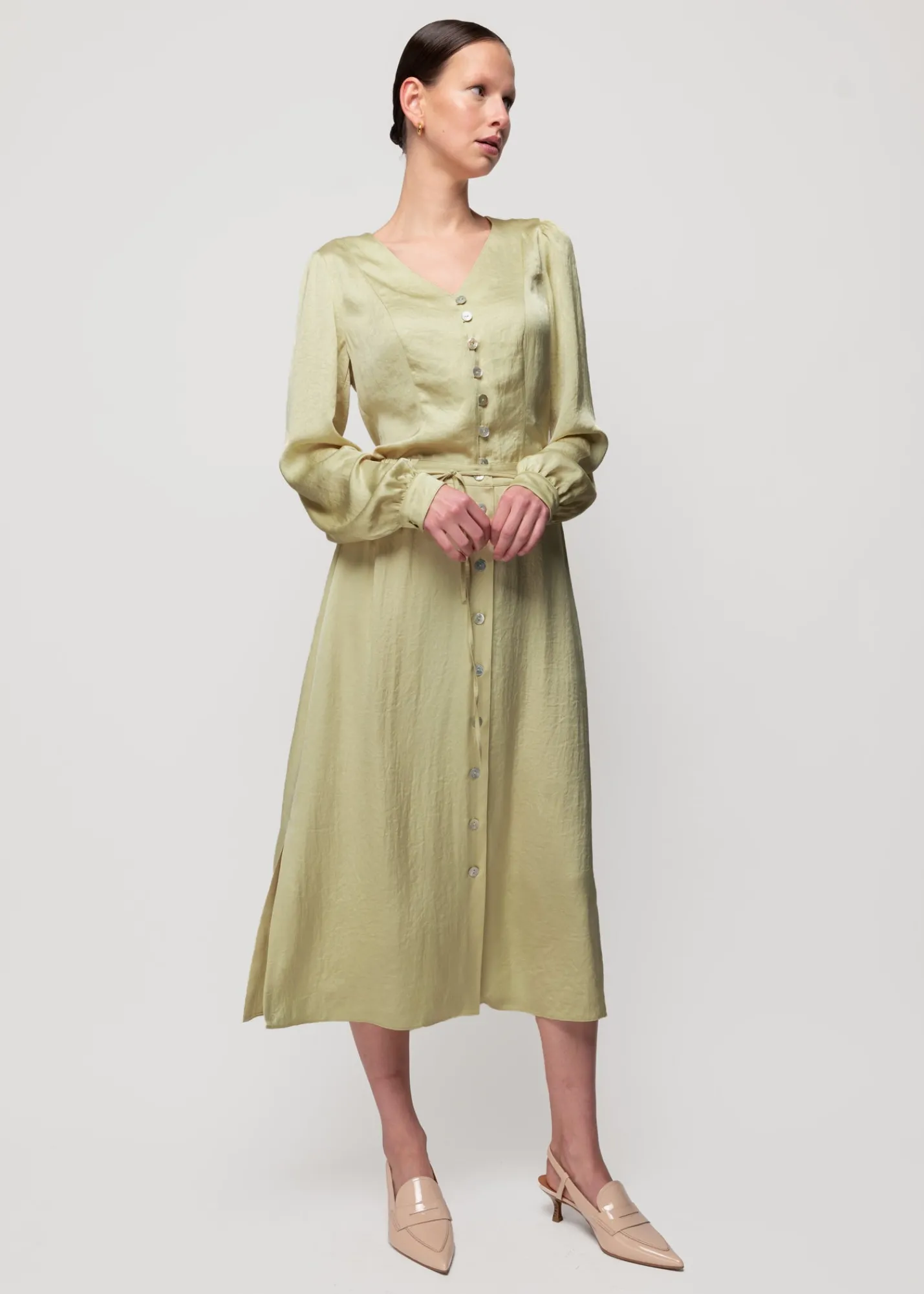 satijnen_blouse_met_parelmoer_2.webp Satijnen Blouse Met Parelmoer*Vanilia Discount