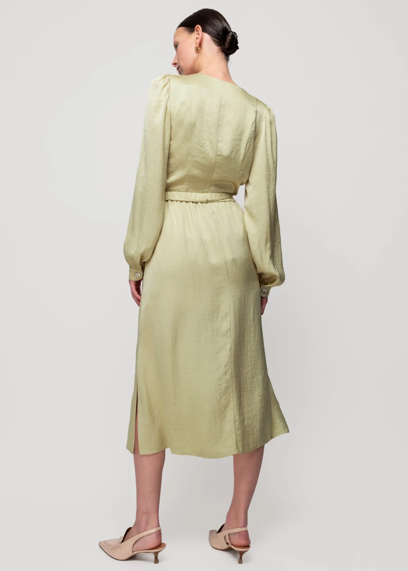 satijnen_blouse_met_parelmoer_4.webp Satijnen Blouse Met Parelmoer*Vanilia Discount