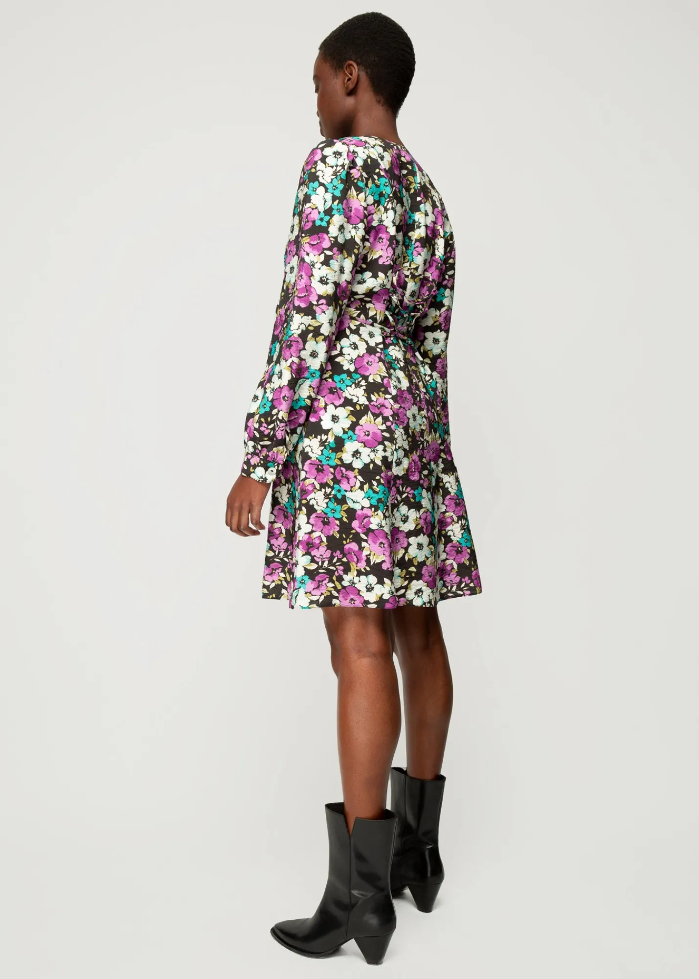 viscose_jurk_met_bloemen_4.webp Viscose Jurk Met Bloemen*Vanilia Best