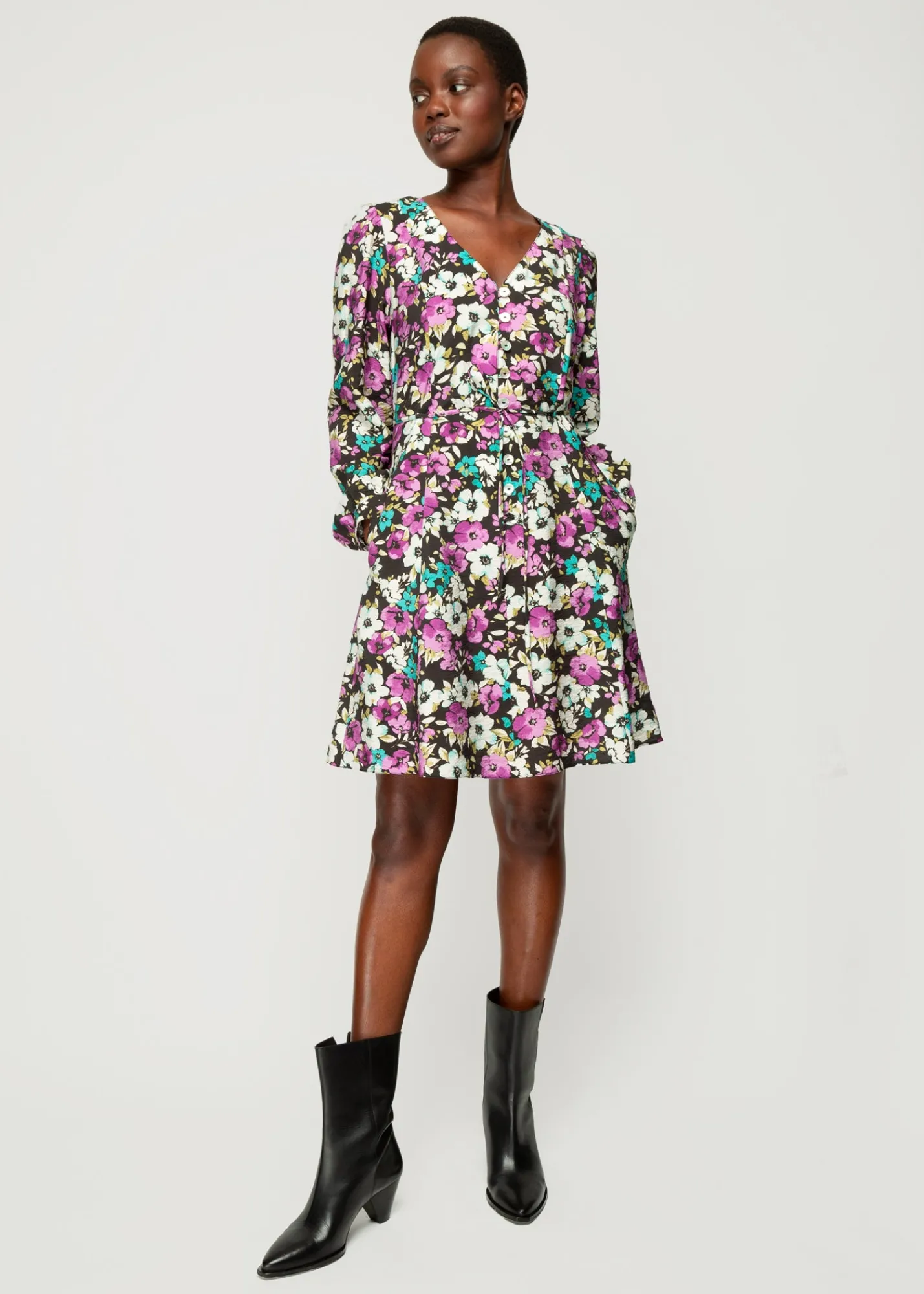 viscose_jurk_met_bloemen_5.webp Viscose Jurk Met Bloemen*Vanilia Best